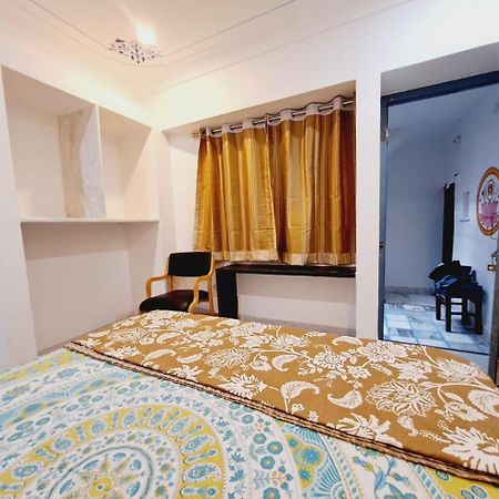 Padmlaxmi Guest House อุเดเปอร์ ภายนอก รูปภาพ