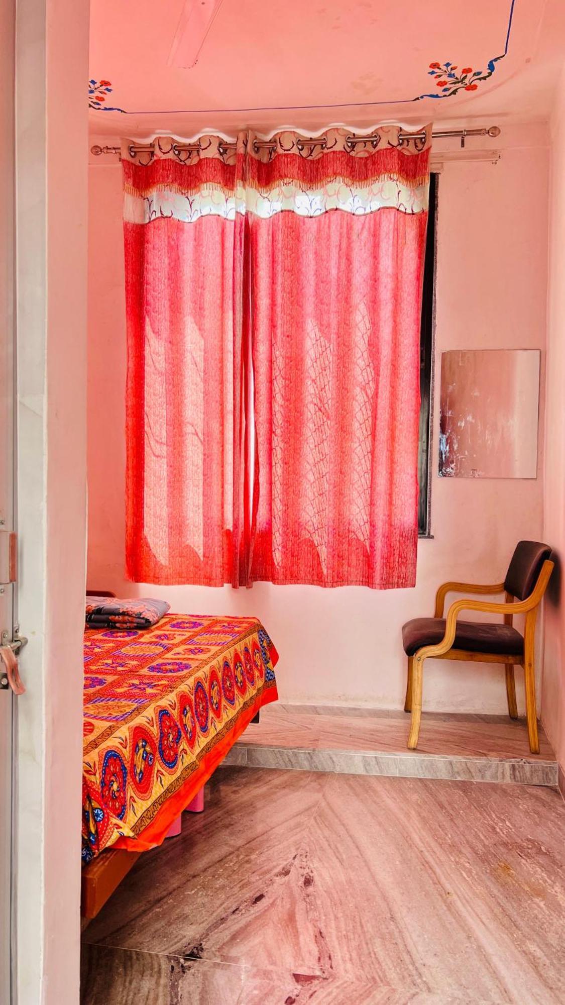 Padmlaxmi Guest House อุเดเปอร์ ภายนอก รูปภาพ