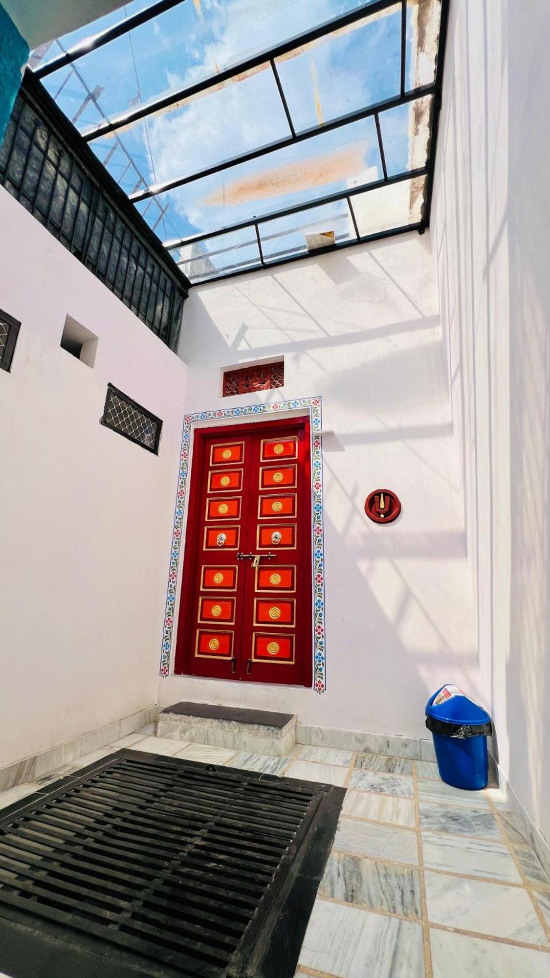 Padmlaxmi Guest House อุเดเปอร์ ภายนอก รูปภาพ