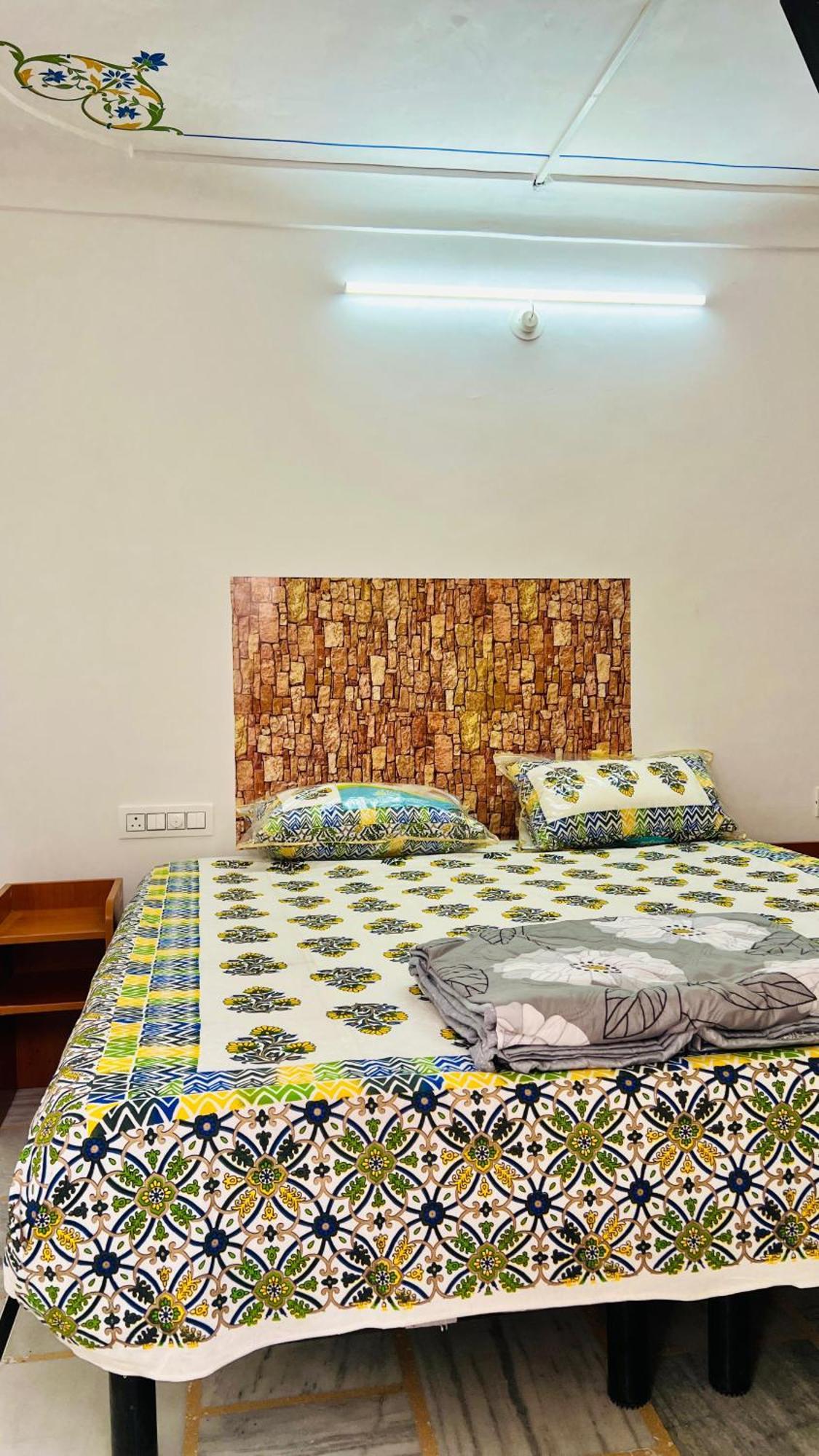 Padmlaxmi Guest House อุเดเปอร์ ภายนอก รูปภาพ