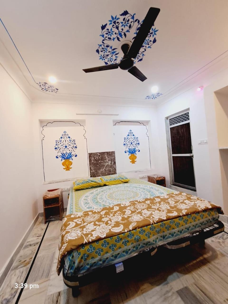 Padmlaxmi Guest House อุเดเปอร์ ภายนอก รูปภาพ